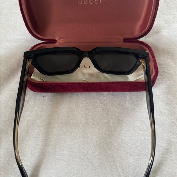 Gucci Black Sunglasses - Picture 4 of 4